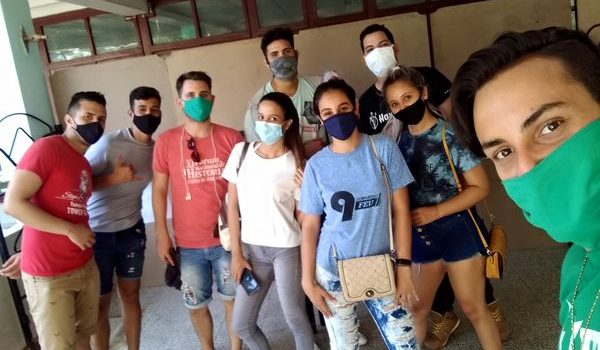 Estudiantes en la lucha contra la COVID-19 Estudiantes en la lucha contra la COVID-19